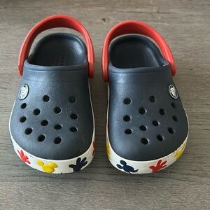 Toddler 8 crocs. Mickey themed and lights up.